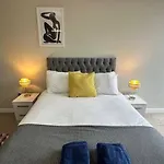 Lovely 1 Bed Central Manchester Apartment Sleeps 2