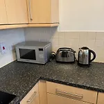 Apt Sleeps 5-Netflix-Parkg-Near City Centre-Etihad-Coop Live