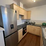Apt Sleeps 5-Netflix-Parkg-Near City Centre-Etihad-Coop Live