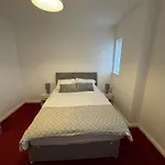 Apt Sleeps 5-Netflix-Parkg-Near City Centre-Etihad-Coop Live