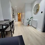 Bankwell Street Two Bedroom -Apartment With Parking