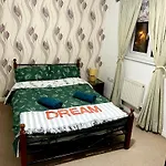 Queens Rooms, A Perfect Stay, Next To Shopping Parks And Central Manchester