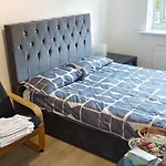 Vishisamarth Com 8F 15 Min Walk To Coop, Arena ,Etihad ,City Centre, Free Car Parking ,Free Snacks, Lockbox ,Fridge, Microwave,Fan,Late Night Check In Anytime, 2 Min Walk To Bus Stop,