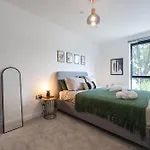 Oscar House - 2 Bed City Apartment