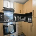 2 Bedroom 2 Bathroom Free Parking Nearby