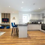 Vibrant 2Br Apartment In Chorlton, Free Parking