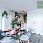 Stunning Two Bed Apartment By Purestay Short Lets & Serviced Accommodation Manchester With Free Parking & Wifi
