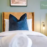 Stunning House In Manchester For Business & Leisure - Wi-Fi & Parking By Purestay Serviced Accommodation