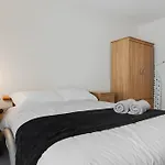 Brimmond Homes - Nr To Univ, Hospitals, O2 Apollo, Plab & 7 Mins To City Centre - Stylish, Modern & Secure 2 Bed, 2 Bath Apt With Allocated Free Parking