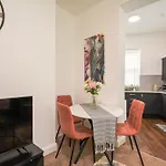 Stylish Suite With Free Parking