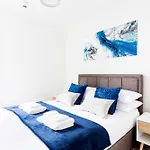 Modern City Flat With Gym & Spa