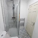 Double En Suit Room In Levenshulme