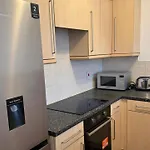 Apt Sleeps5-Parkg-Netflix-Near City Centre Etihad