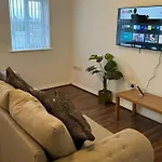 Apt Sleeps5-Parkg-Netflix-Near City Centre Etihad