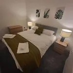 New 4 Bedrm House! Parking. 10Min To City / Etihad
