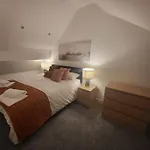 New 4 Bedrm House! Parking. 10Min To City / Etihad