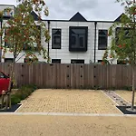 Large Townhouse 5 Beds With Two Parking Spaces - Manchester City Centre