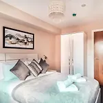 Spacious & Bright 2 Bed Apartment In Manchester