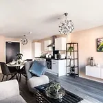 Spacious & Bright 2 Bed Apartment In Manchester