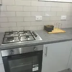 Room 1 En-Suit Double Bedroom With Bathroom In Manchester