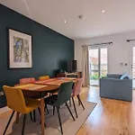 Adelphi Townhouse Contemporary 2 Bed 1 Bath 1 Wc