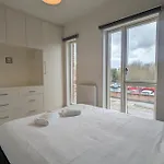 Adelphi Townhouse Contemporary 2 Bed 1 Bath 1 Wc