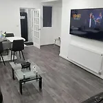 Etihcity - 3 Bedroom Semi - Free Parking Near Etihad Stadium, Tourist Attractions, Manchester City Centre, Transport And Motorway Links Next To Mcdonald\'S - Sky N Netflix
