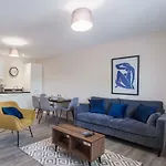 Spacious & Bright 2 Bed Apartment Manchester