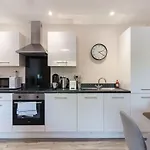 Spacious & Bright 2 Bed Apartment Manchester