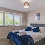 Spacious & Bright 2 Bed Apartment Manchester