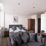 Stay Zeni, Alexandra Rise Manchester Chic Studio