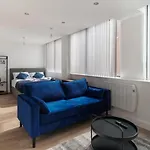 Stay Zeni, Alexandra Rise Manchester Sleek Studio