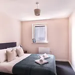 Modern & Spacious 2 Bed Apartment In Manchester