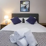 Stylish And Modern 1 Bedroom Apartment Manchester