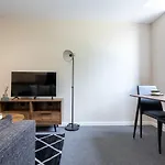 Bright & Modern 1 Bedroom Apartment Manchester