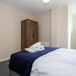 Modern & Bright 1 Bedroom Apartment Salford