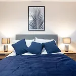 2 Bedroom Modern Apartment In Manchester