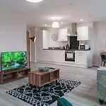Contemporary 2 Bed Manchester Apartment - Sleeps 4