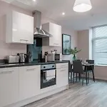Contemporary 2 Bed Manchester Apartment - Sleeps 4