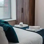 Contemporary 2 Bed Manchester Apartment - Sleeps 4