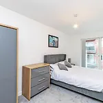 Contemporary 2 Bed Apartment In Central Manchester