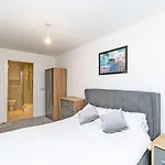 Contemporary 2 Bed Apartment In Central Manchester