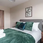 Bright 2 Bed Apartment Manchester - Sleeps 4