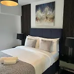 Prime Suite 2 Bedroom Apartment With Rooftop Terrace