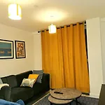 Exquisite Cosy 2-Bed Apartment In Salford