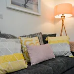 Stylish Suite With Free Parking
