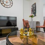 Stylish Suite With Free Parking