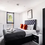 Modern 3 Bedroom Manchester Apartment