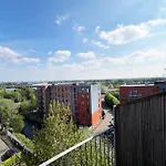 2 Bed Apartment Manchester Sportcity Opposite Etihad Stadium & Coop Live