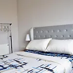 City Centre Rooms In Apartment